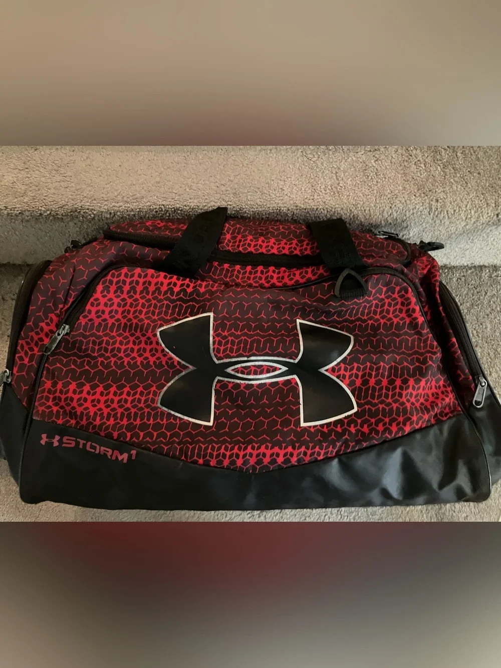 IN EXCELLENT CONDITION! UNDER ARMOUR STORM UNDENIABLE II RED & BLACK DUFFEL BAG